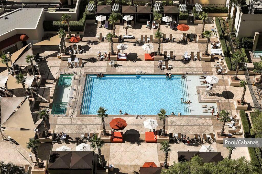The Liberace Aparthotel Las Vegas Exterior photo
